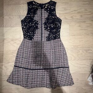 Multicolor flattering dress with lace back